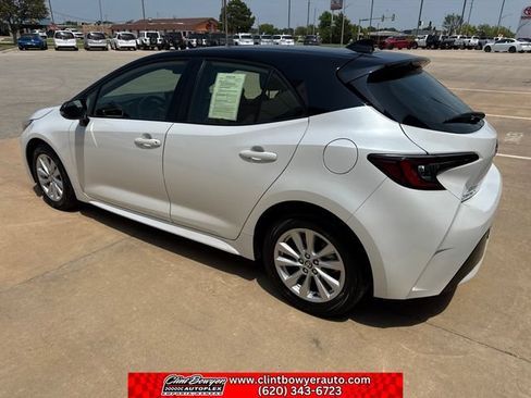 Used 2024 Toyota Corolla SE w/ SE Package FWD image 3