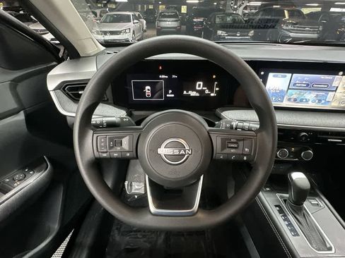 Used 2025 Nissan Kicks SV image 15