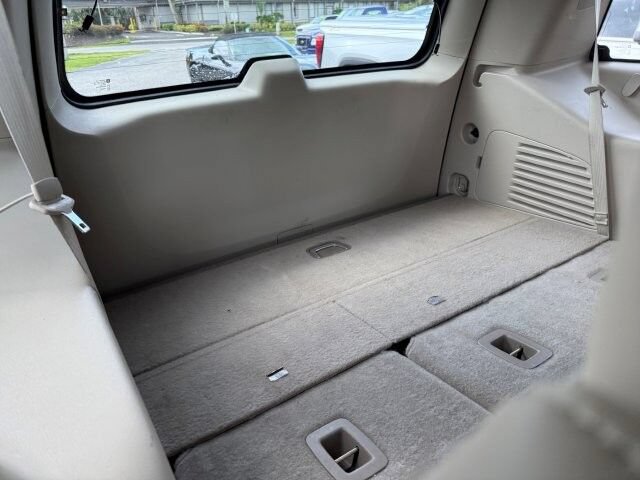 Used 2015 Cadillac Escalade Luxury RWD image 13