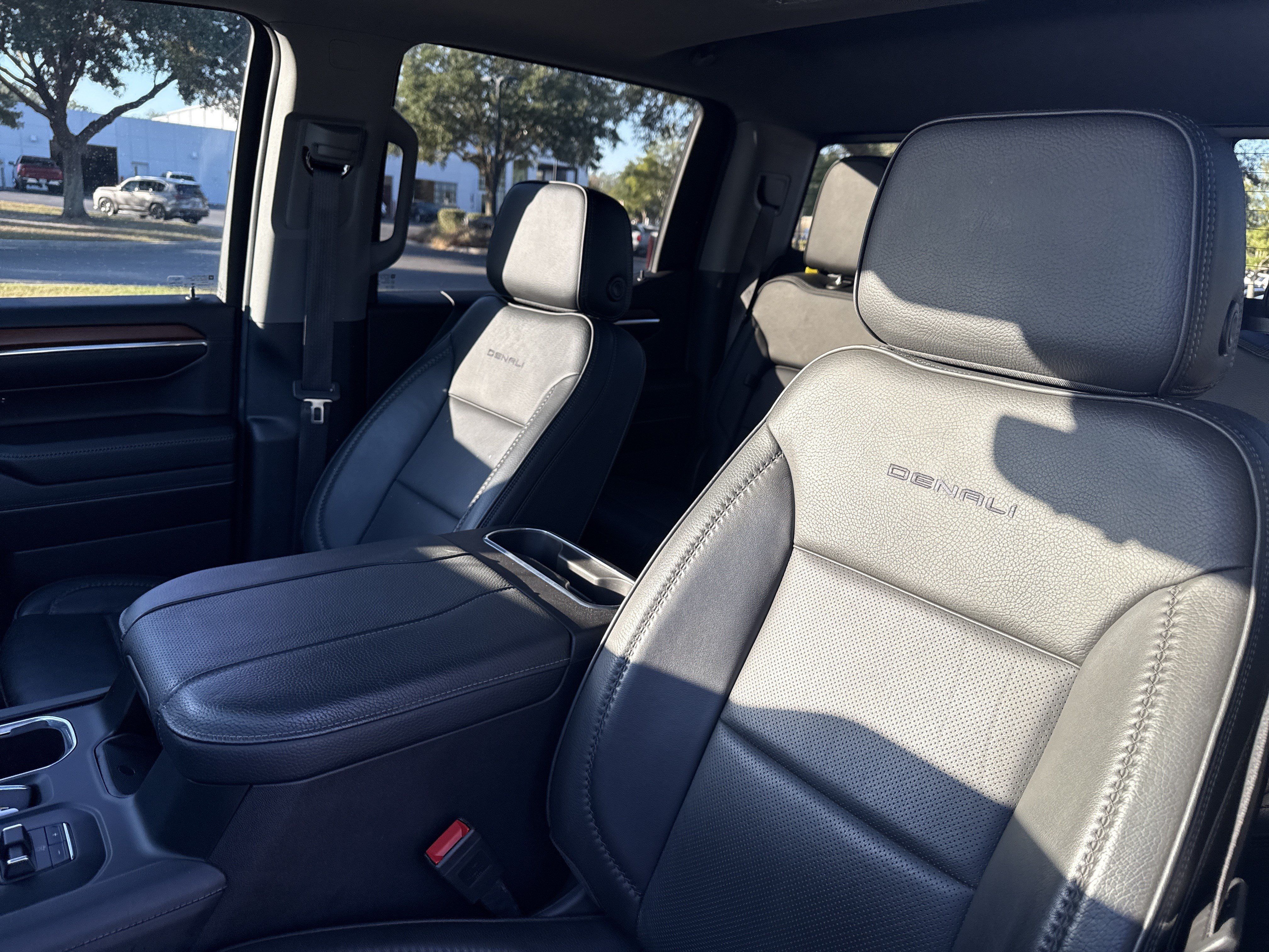 Used 2024 GMC Sierra 1500 Denali w/ Technology Package AWD/4WD image 14