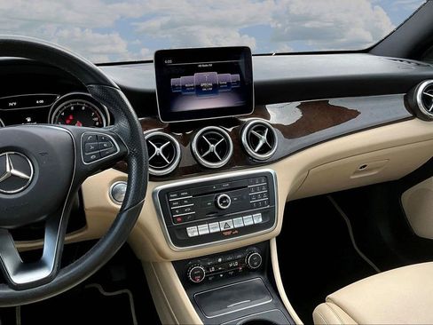 Used 2018 Mercedes-Benz CLA 250 image 11