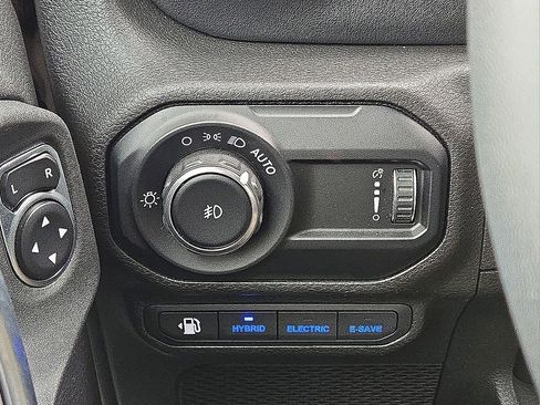 Used 2023 Jeep Wrangler Unlimited Sahara image 24