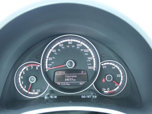 Used 2015 Volkswagen Beetle 1.8T FWD image 27