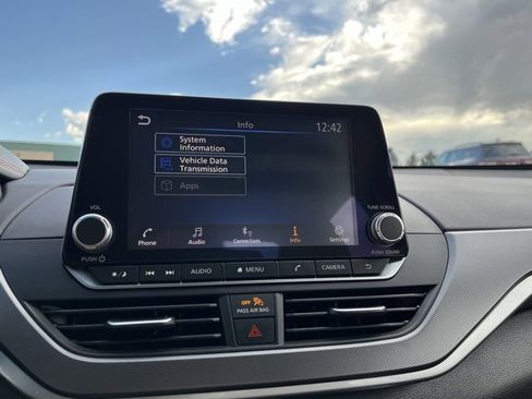 Used 2024 Nissan Altima 2.5 SR image 40