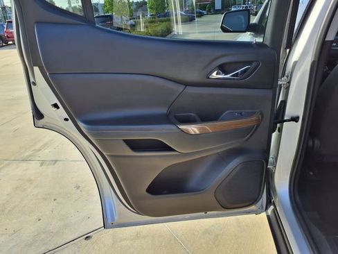 Used 2018 GMC Acadia SLE FWD image 18