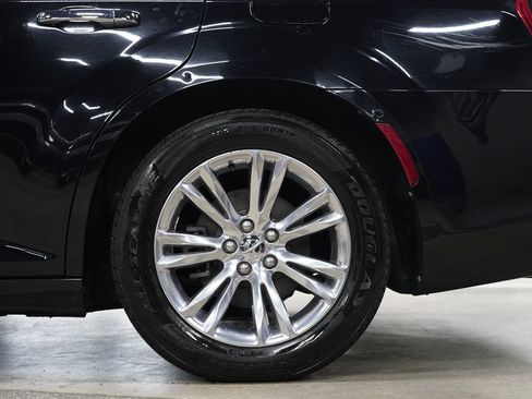 Used 2017 Chrysler 300 C RWD image 35
