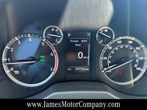 Used 2023 Lexus GX 460 Premium AWD/4WD image 18