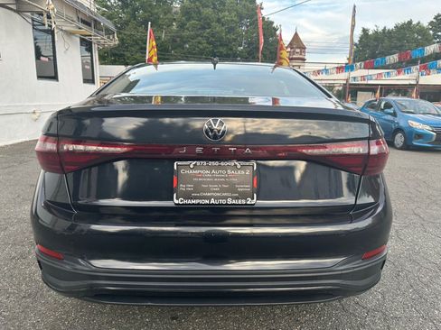 Used 2025 Volkswagen Jetta SE FWD image 6