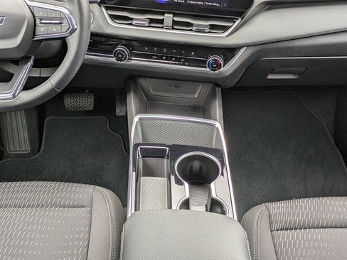 Used 2025 Chevrolet Equinox LT image 19