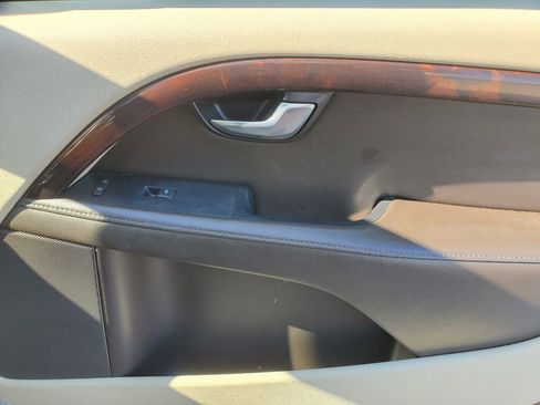 Used 2012 Volvo XC70 3.2 image 38