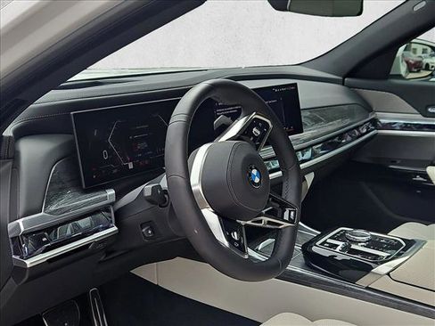 Used 2025 BMW 760i xDrive w/ Executive Package AWD/4WD image 10