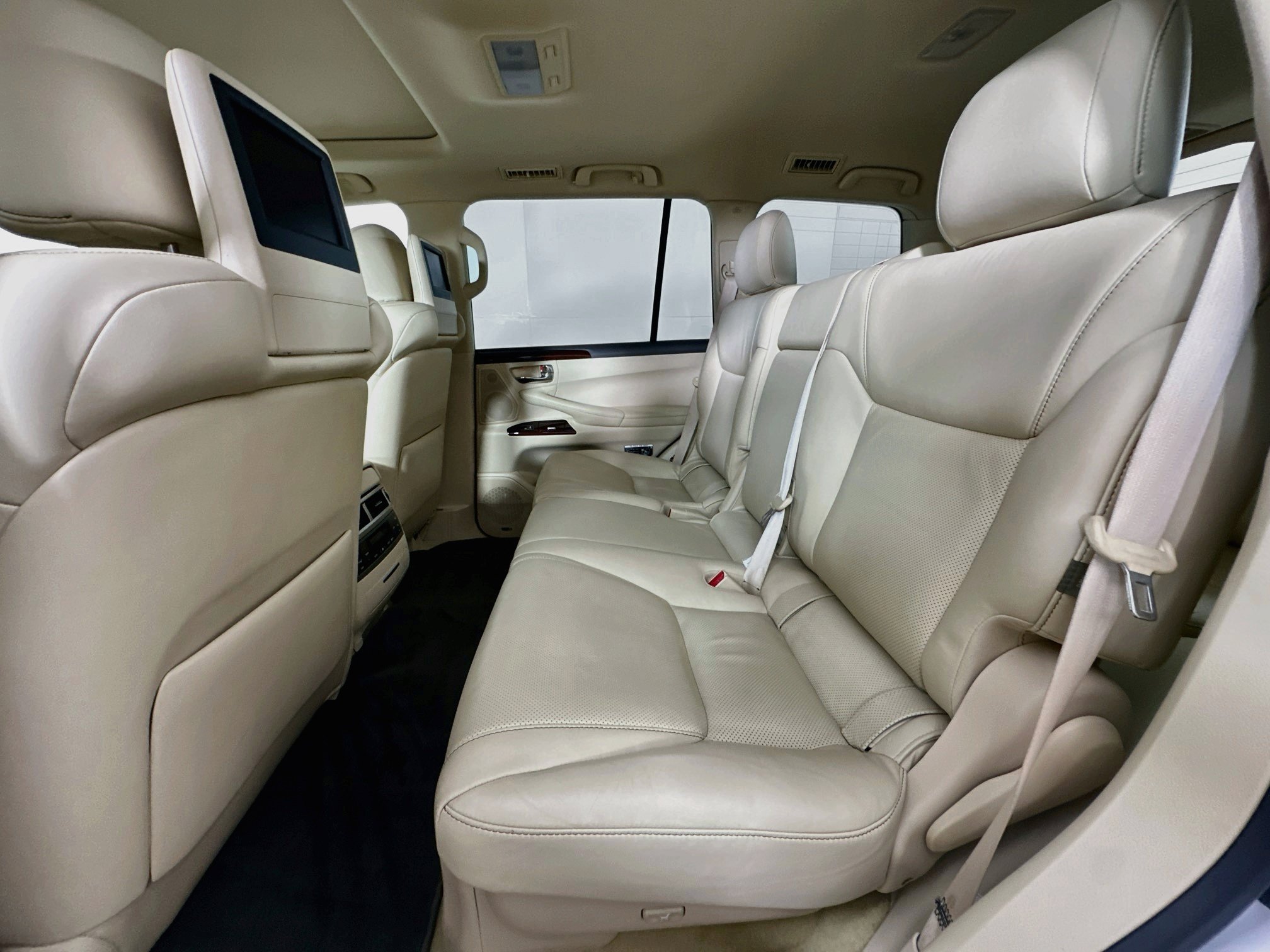 Used 2014 Lexus LX 570 4WD image 29