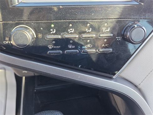 Used 2018 Toyota Camry LE w/ Moonroof Package image 19