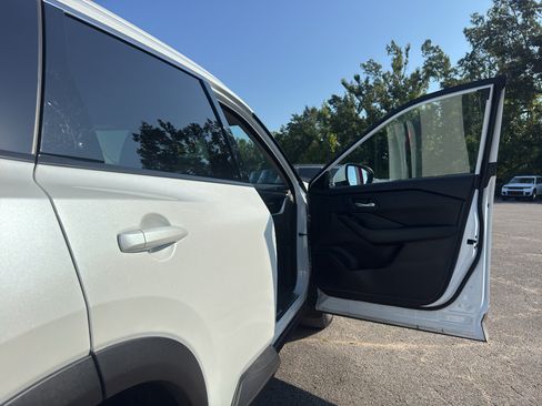 Used 2025 Nissan Rogue SL w/ SL Premium Package FWD image 19