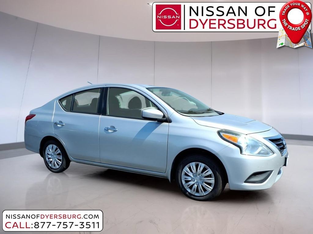 Used 2015 Nissan Versa SV FWD image 1