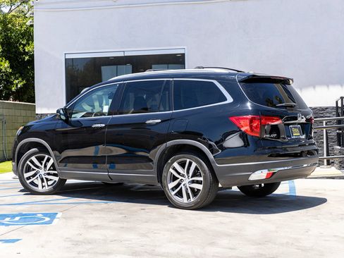 Used 2017 Honda Pilot Touring image 10