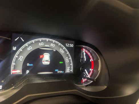Certified 2025 Toyota RAV4 XLE w/ Convenience Package FWD image 11