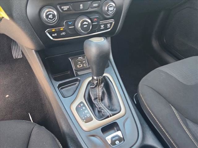 Used 2016 Jeep Cherokee Latitude w/ Comfort & Sound Group FWD image 12
