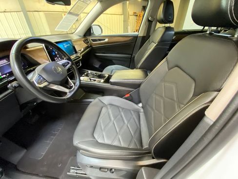 Used 2025 Volkswagen Atlas SE FWD image 21