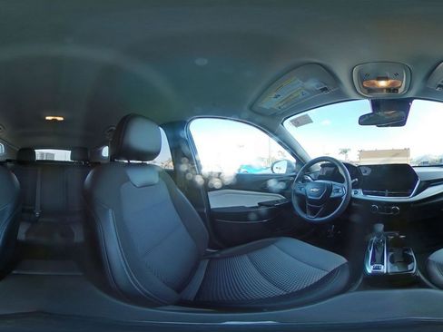 Used 2025 Chevrolet Trax LT FWD image 47