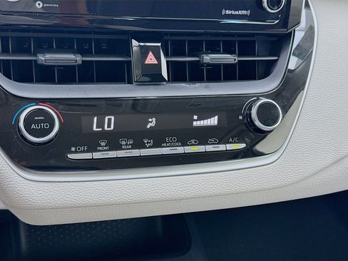 Used 2021 Toyota Corolla LE w/ Carpet Mat Package (TMS) FWD image 12
