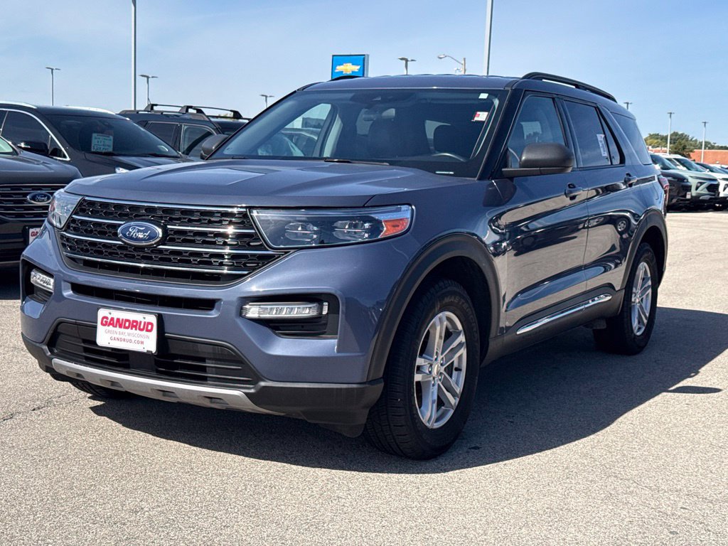 Used 2021 Ford Explorer XLT w/ Equipment Group 202A AWD/4WD image 2