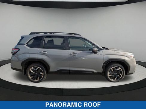 Used 2025 Subaru Forester Premium AWD/4WD image 2