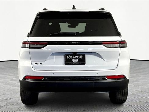 New 2025 Jeep Grand Cherokee Laredo image 5