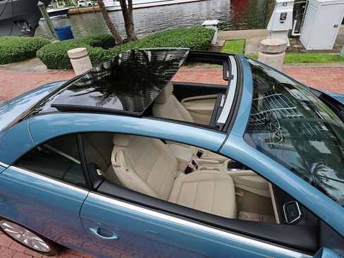 Used 2008 Volkswagen Eos 2.0T FWD image 28
