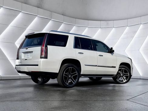 Used 2016 Cadillac Escalade Luxury image 5