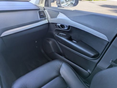 Used 2022 Volvo XC90 T5 Momentum w/ Protection Package Premier image 20