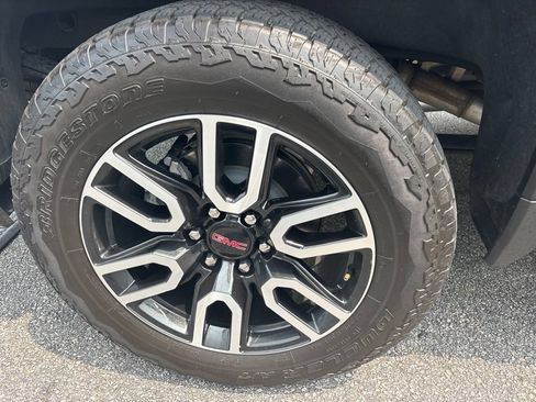 Used 2024 GMC Sierra 1500 AT4 w/ AT4 Premium Package AWD/4WD image 10