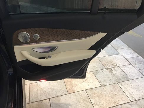 Used 2022 Mercedes-Benz E 350 4MATIC Sedan w/ AMG Line Exterior image 25