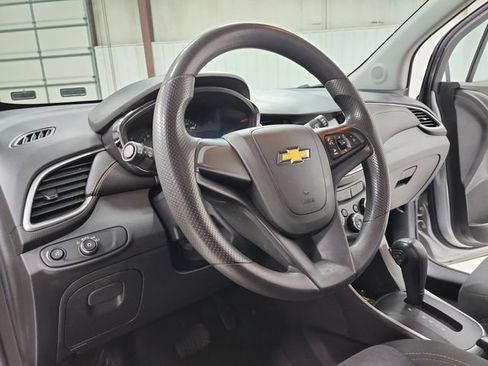 Used 2017 Chevrolet Trax LS AWD/4WD image 19