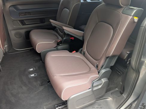 Used 2025 Volkswagen ID. Buzz Pro S Plus RWD image 18