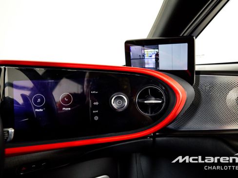 Used 2020 McLaren Speedtail RWD image 18