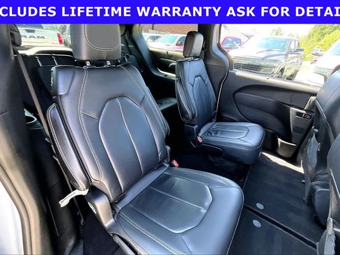 Used 2020 Chrysler Pacifica Touring-L w/ S Appearance Package FWD image 22