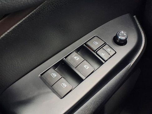 Used 2019 Toyota Highlander LE image 23