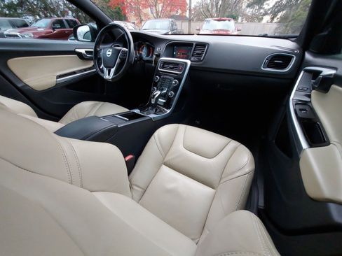 Used 2015 Volvo S60 T5 Premier w/ Climate Package image 11