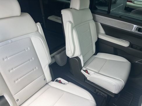 Used 2025 Hyundai Santa Fe Calligraphy image 12