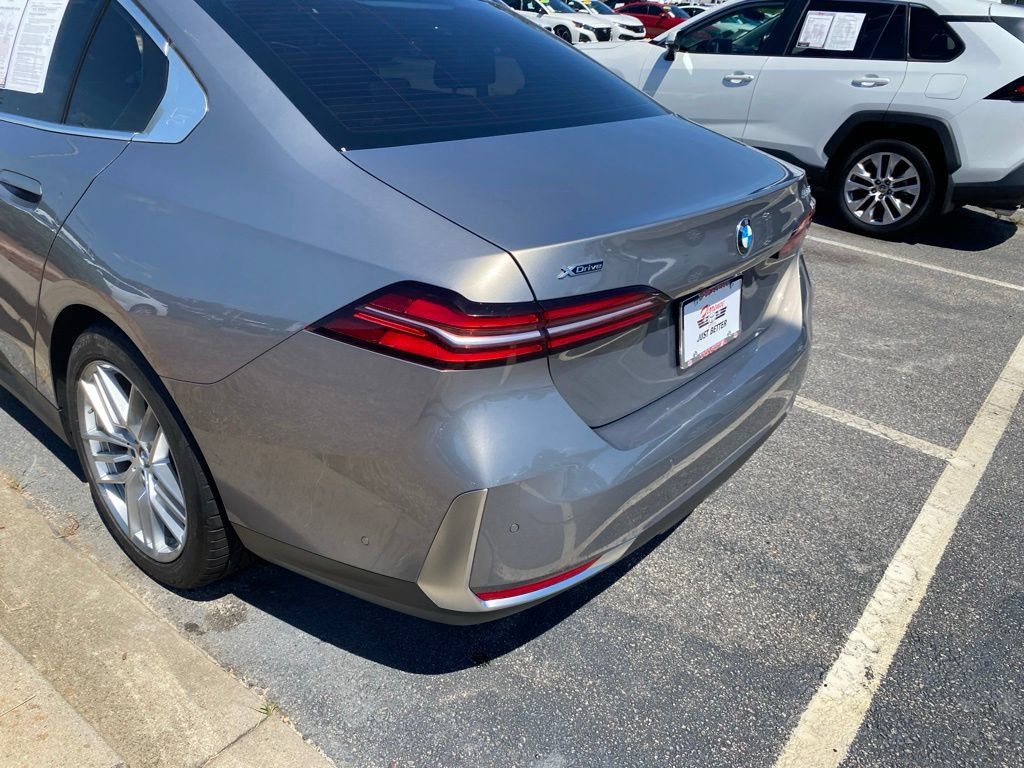 Used 2024 BMW 530i xDrive AWD/4WD image 10