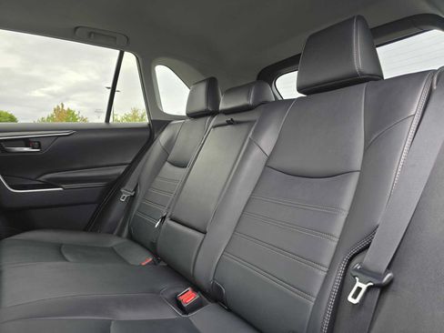 Used 2022 Toyota RAV4 XLE Premium AWD/4WD image 17