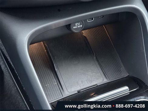 Used 2025 Volvo XC40 B5 Plus image 28