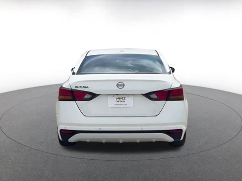 Used 2025 Nissan Altima 2.5 SV FWD image 12