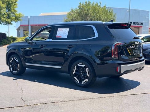 Used 2024 Kia Telluride EX w/ EX Captain's Chair Package FWD image 11