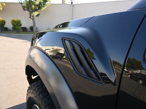 Used 2018 Ford F150 Raptor w/ Equipment Group 802A Luxury image 16