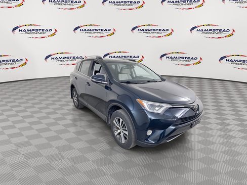 Used 2017 Toyota RAV4 XLE AWD/4WD image 2