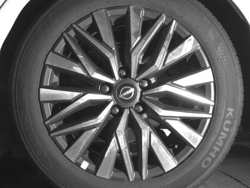 Used 2025 Nissan Altima 2.5 SV image 14