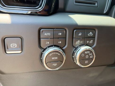 New 2026 GMC Sierra 1500 AT4 w/ AT4 Premium Package AWD/4WD image 27