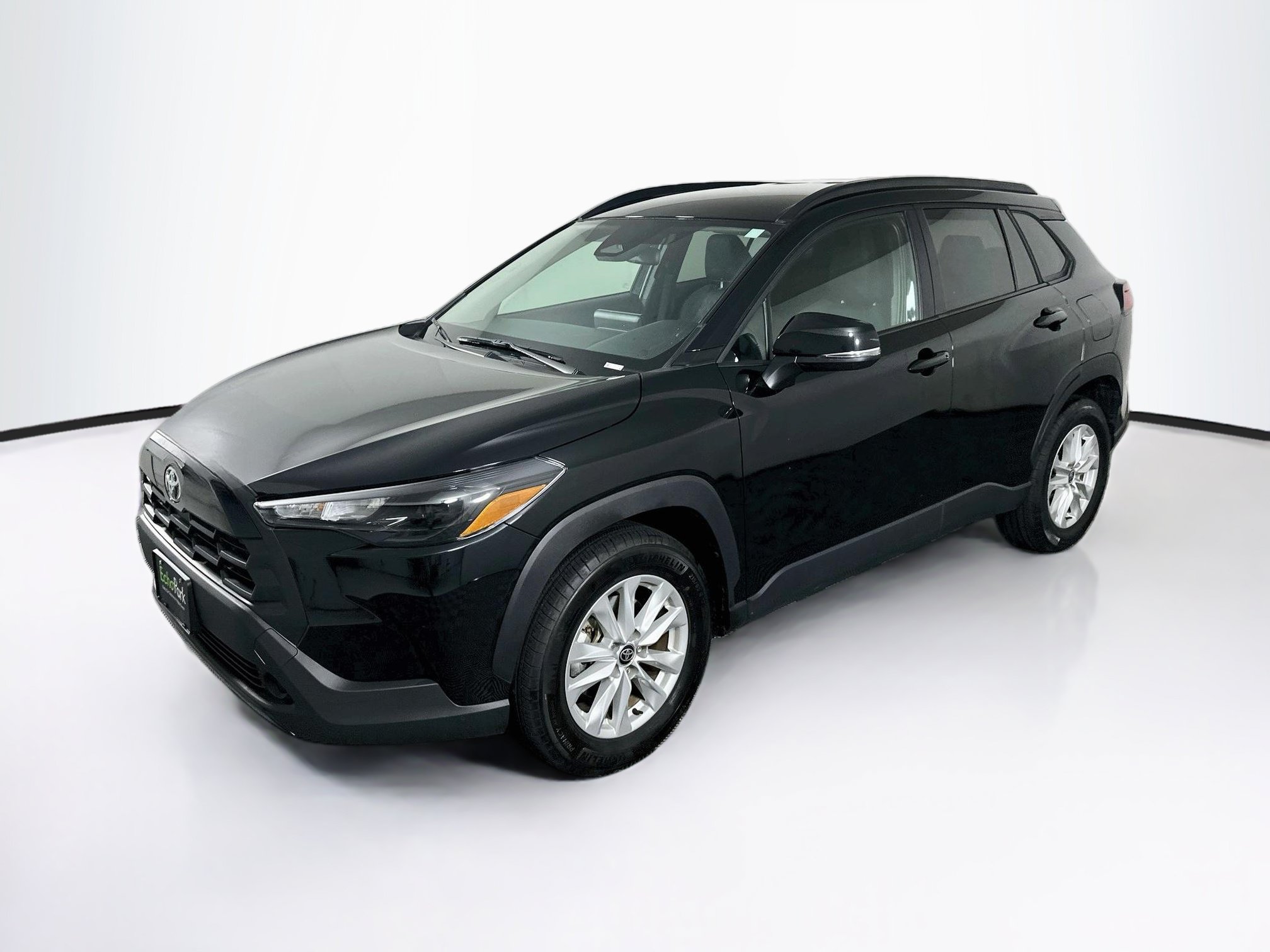 Used 2026 Toyota Corolla Cross LE FWD image 3